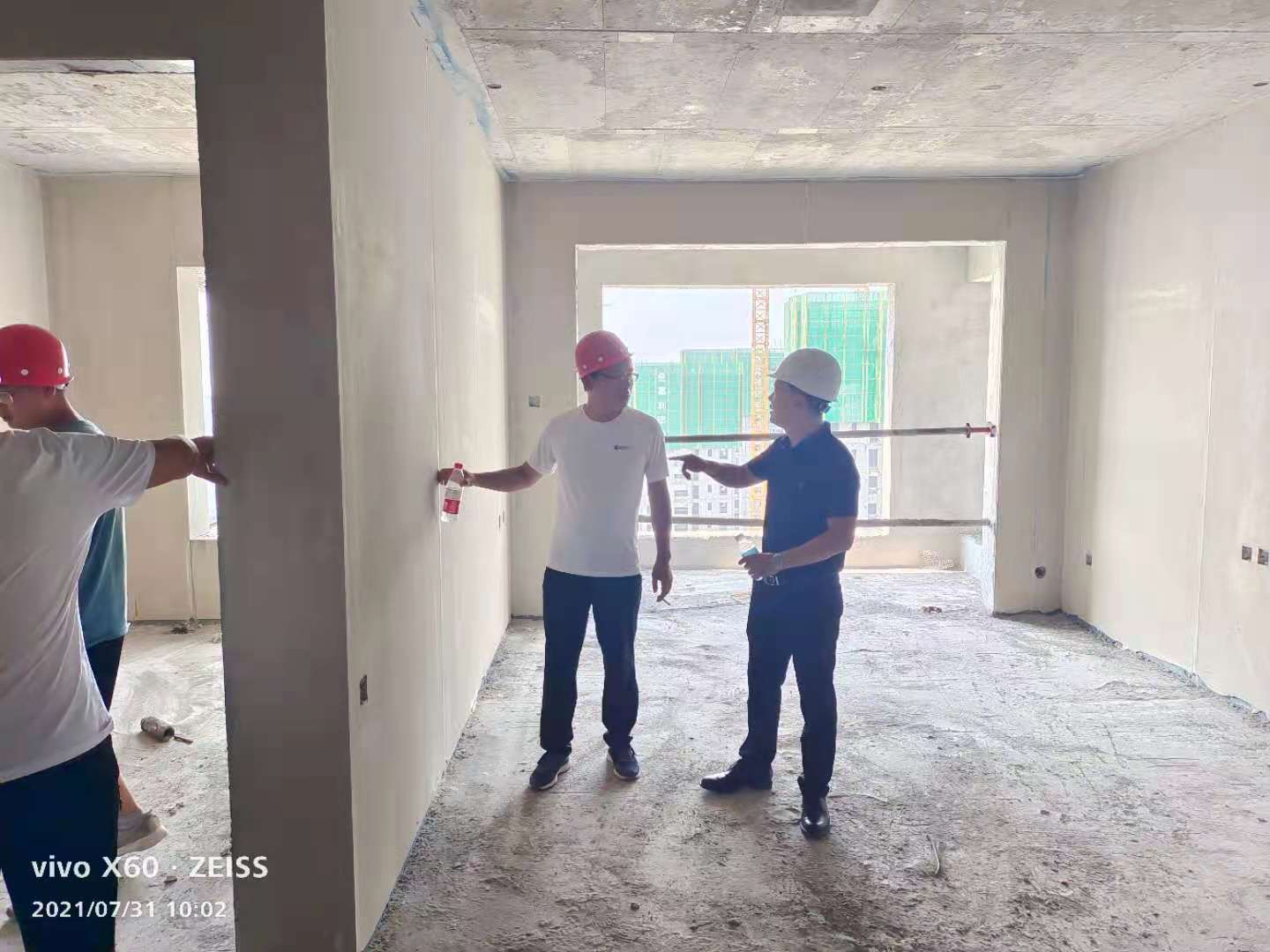 輕質(zhì)抹灰石膏開裂、空鼓、起粉、泛黃、發(fā)霉什么原因